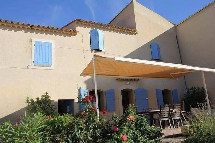 Appartement de vacances pour 7 personnes, avec Terrasse ainsi que Jardin et Piscine