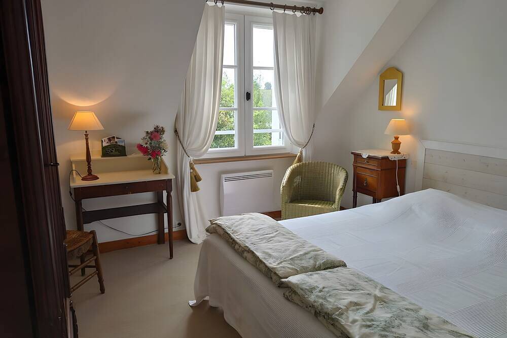 Holiday Home 'La Ville Es Anougiers' with Private Terrace, Private Garden and Wi-Fi in Ploubalay, Dinan region