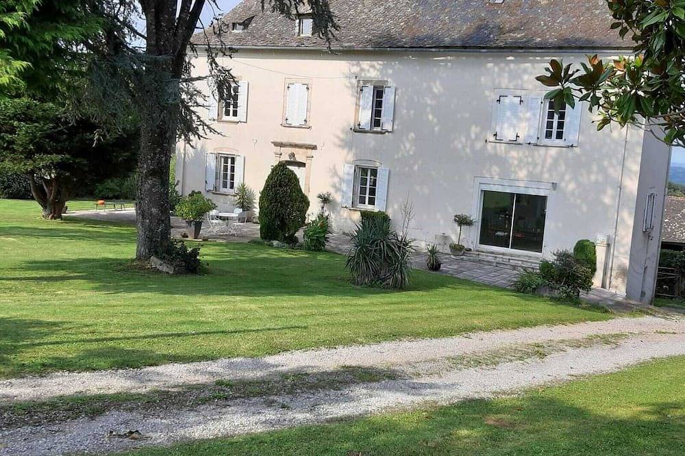 Apartamento entero, Country Gite in Morlhon-le-Haut, Aveyron (desambiguación)