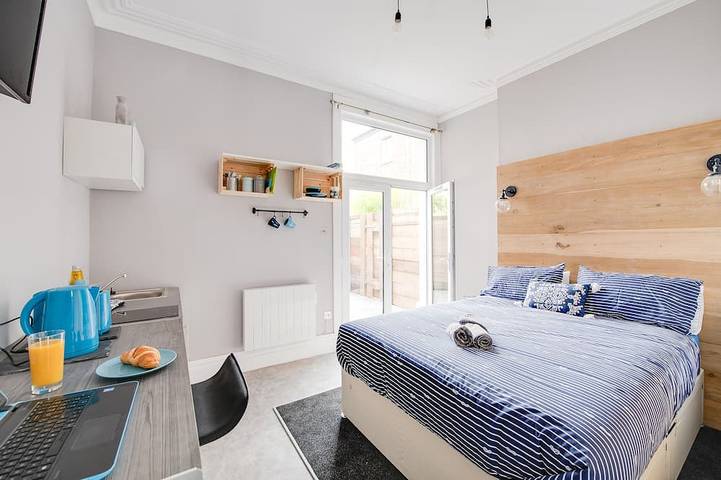 Apartment for 2 people, with Terrace and Garden in Portsmouth
