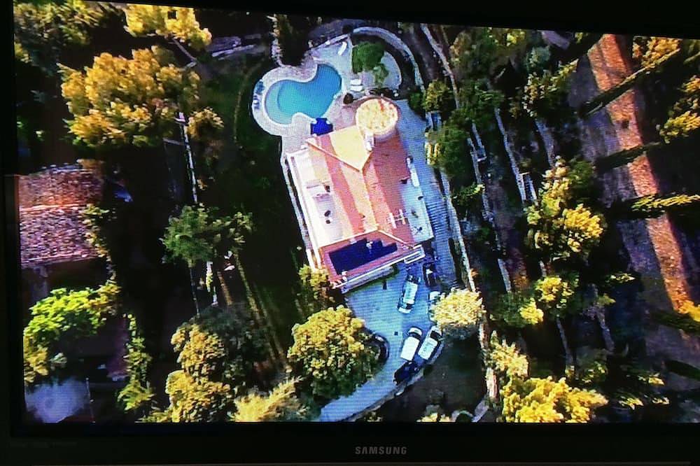 House 180 m2 with panoramic views of the village and the surrounding mountains in Aups, Brignoles region