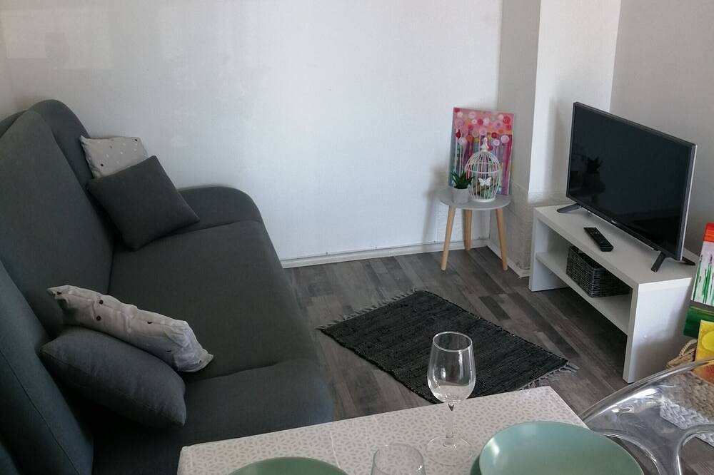 Ganze Wohnung, Apartment Serene- One Bedroom Apartment with Terrace in Jablanac, Naturpark Velebit