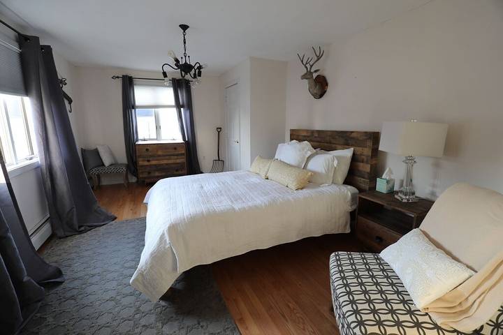 Vacation rental for 15 people, with terrace and yard as well as hot tub, with pets in Camden (ME)