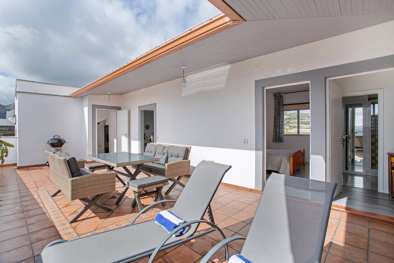 'Hacienda Los Adejo' con vistas a la montaña, terraza privada y Wi-Fi in Los Toscales, Moya