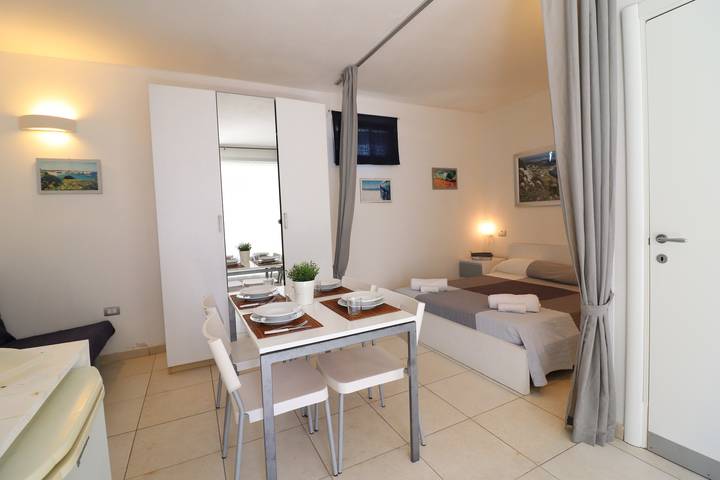 Entire apartment, Apartment 'Casa Vacanza Lu Ientu' with Shared Pool, Wi-Fi and Air Conditioning in Otranto region, Lecce Province
