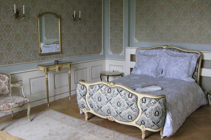 Château pour 15 personnes, avec jardin dans le Puy-de-Dôme - 4