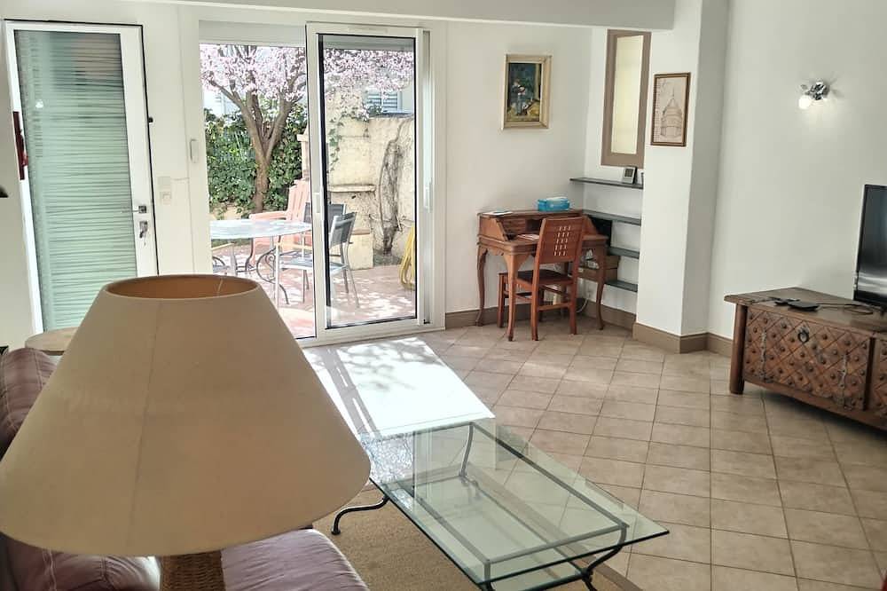 Ganze Wohnung, Quiet garden level close to town center. in Salon-de-Provence, Mittelmeerküste (Frankreich)