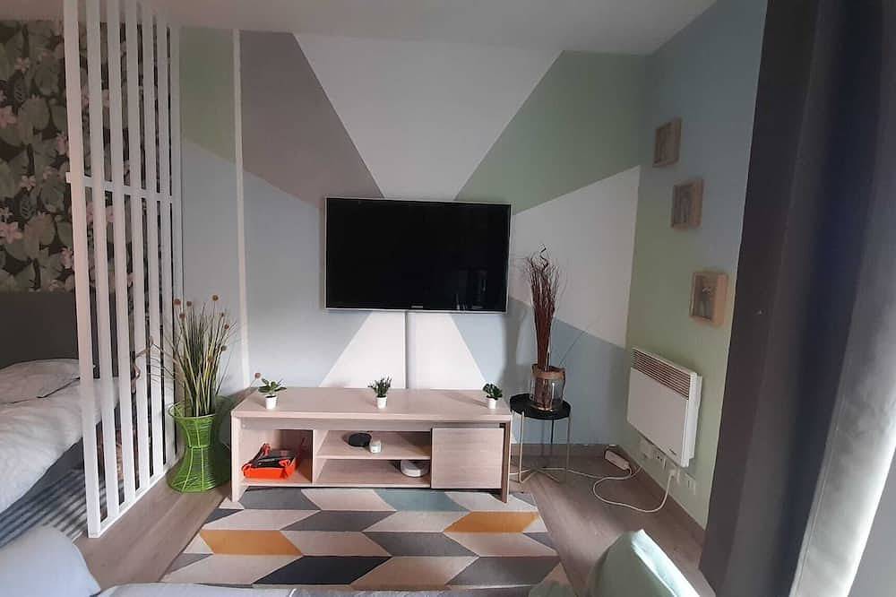 Entire apartment, At the foot of the station and in the heart of the town of cergy le haut in Cergy, Val-d'Oise
