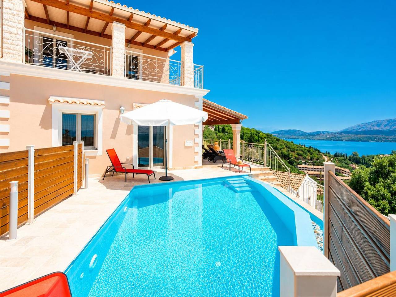 Villa Frosso: Large Private Pool, Walk to Beach, Sea Views, A/C, Wifi, Car Not Required              - 556 in Kalami, Corfu