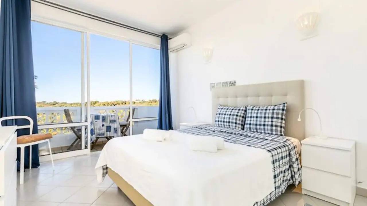 Geheel vakantieappartement, Ferienwohnung für 6 Personen (100 m²) in Ferragudo in Ferragudo, Faro District