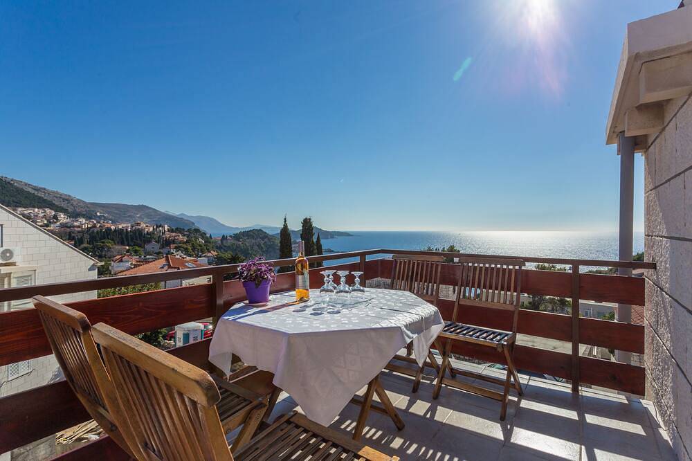 Entire apartment, Charming home with a beautiful sea view in Dubrovnik, Grad Dubrovnik