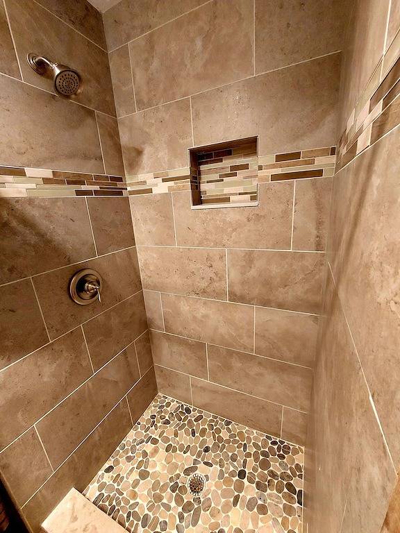 Highlands/Lake Glenville Area-Hot Tub-Mtn Stream-Wifi-Seclusion in Macon County