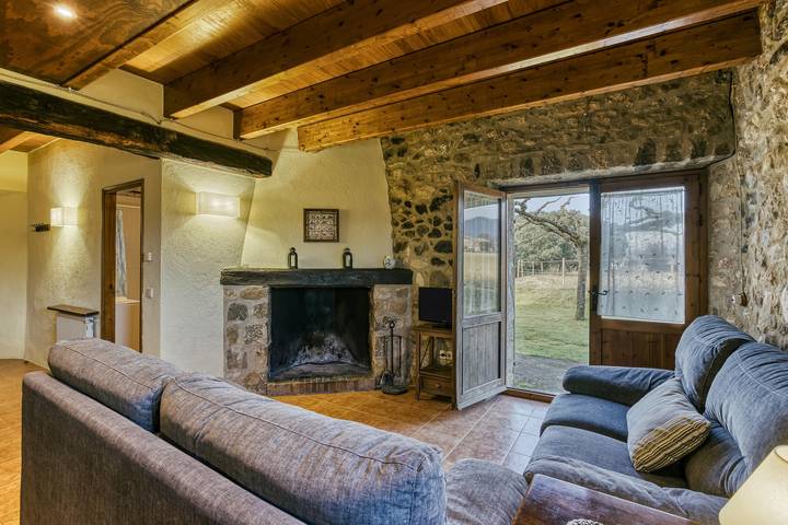 Finca 'Cal Tort' mit Bergblick, privatem Pool und Wi-Fi in Maià de Montcal, Garrotxa