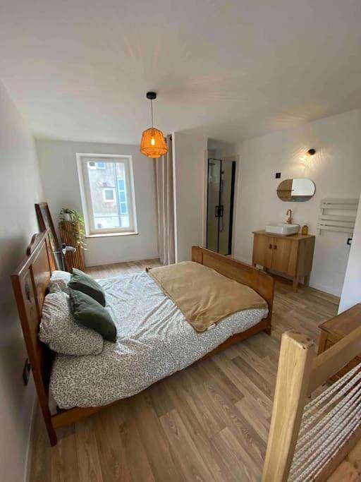 Gîte pour 2 personnes, avec terrasse, animaux acceptés dans Ébreuil