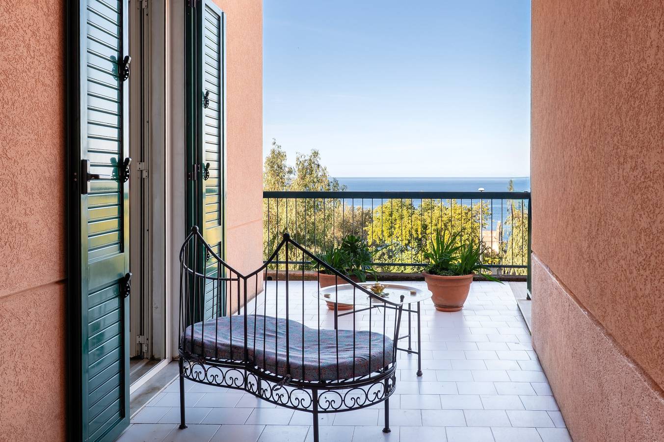 Entire apartment, Apartment 'Terrazzo Eucalipto' with Sea View, Wi-Fi and Air Conditioning in Cefalù, Cefalù (Municipality)