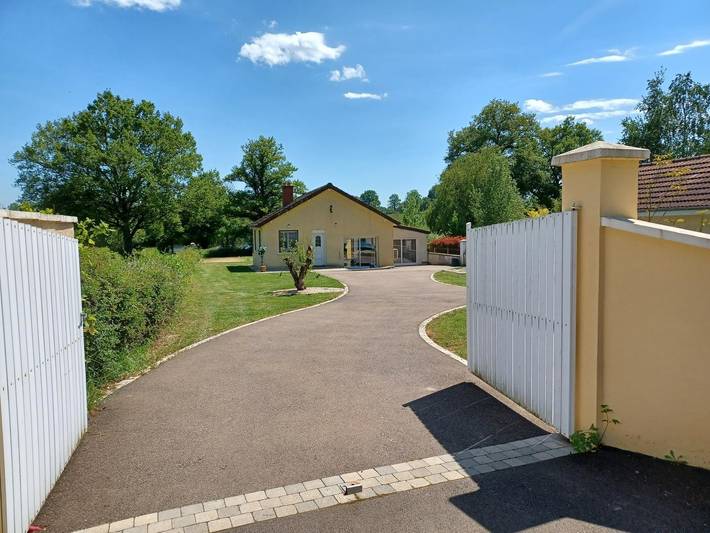 Gîte pour 6 personnes, avec jardin dans Thil-sur-Arroux
