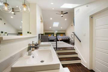 Vacation Home for 18 Guests in Faubourg Marigny, Orleans Parish, Picture 3