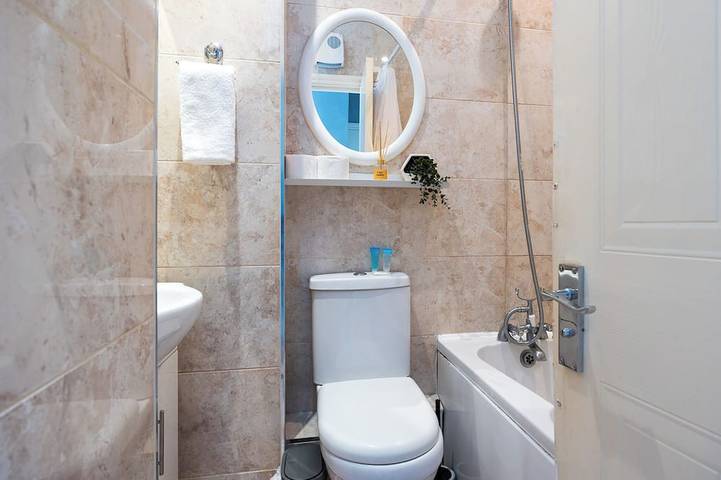 Appartement entier, 2Bed Flat W/ Private Balcony & Fireplace in Dublin, Comté de Dublin