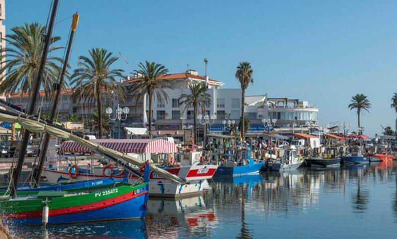 Location de vacances pour 10 personnes, avec Balcon ainsi que Terrasse et Jardin à Théza
