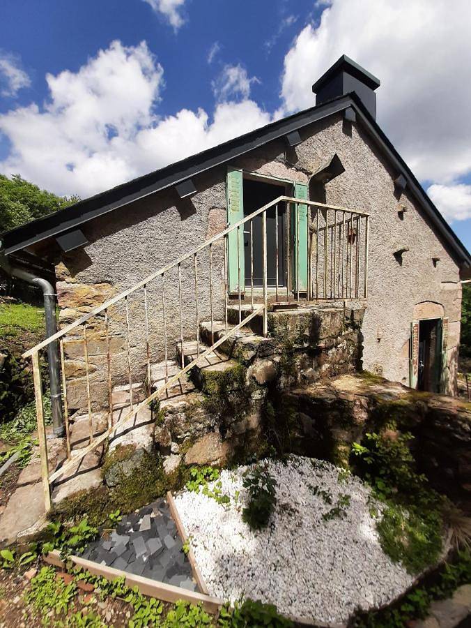 Location de vacances pour 3 personnes, avec vue ainsi que jardin et piscine dans Haut Folin - 3