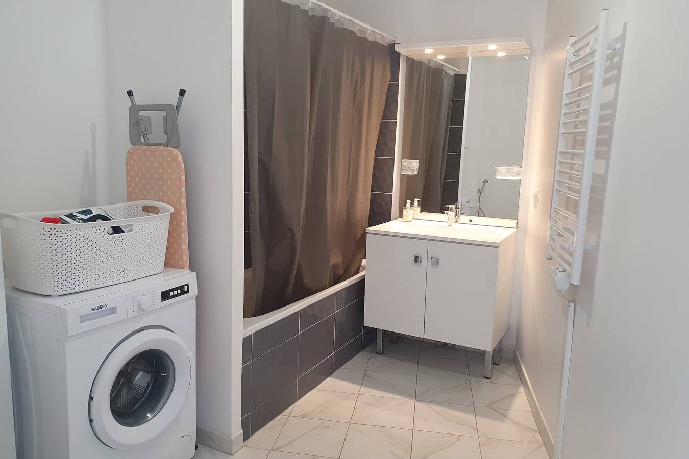 Entire apartment, Charming apt  with parking near Paris in Villejuif, Val-de-Marne