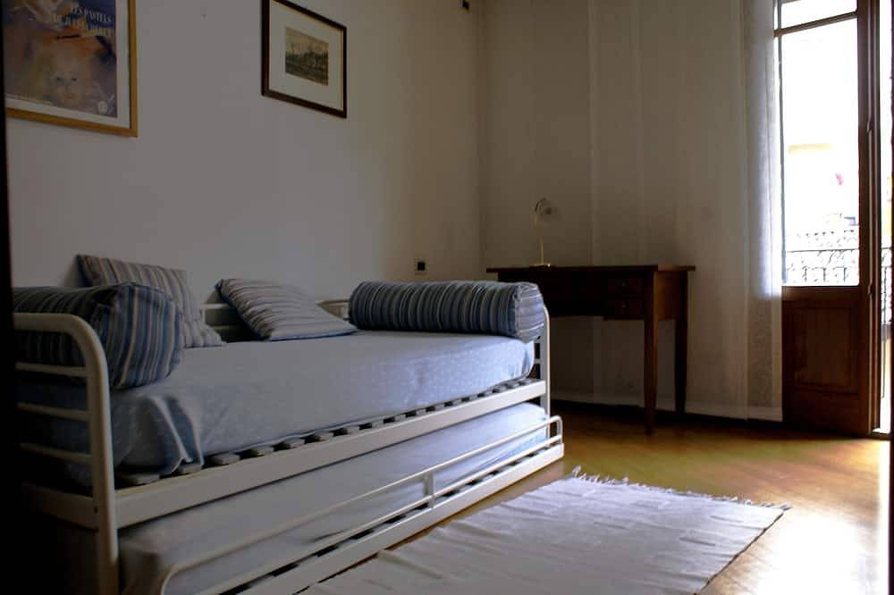 Entire apartment, Lakefront apartment in downtown Stresa with magnificent views in Stresa, Comune di Stresa