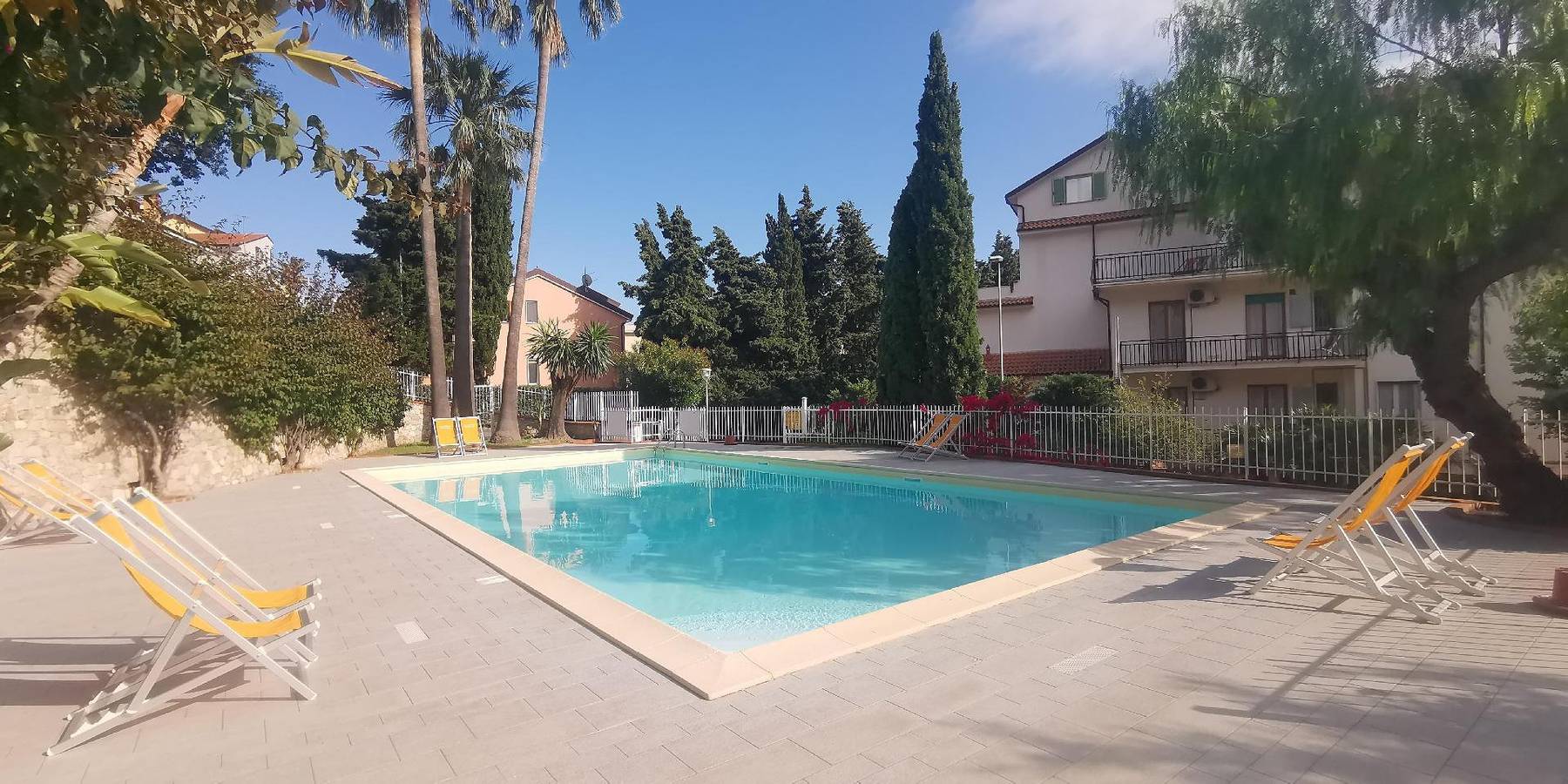Apartamento vacacional entero, Apartamento con aire acondicionado para las vacaciones - Gran piscina con vistas al mar de la Riviera italiana in Pietra Ligure, Pietra Ligure Municipio