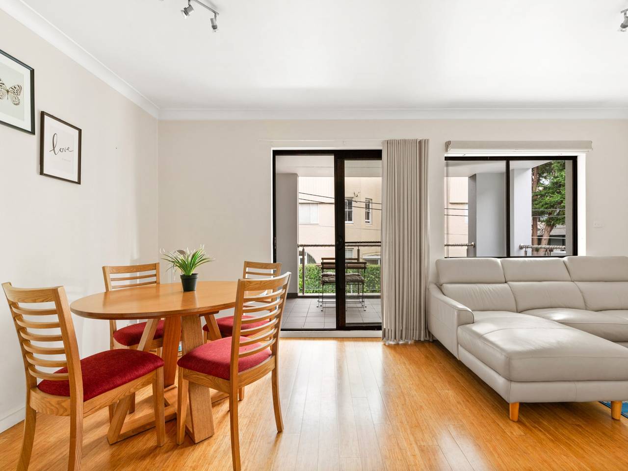 Ganze Wohnung, Schönes 2-Bett-Zimmer mit Balkon in Sydney, New South Wales