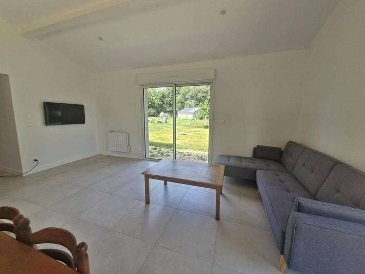 Location de vacances pour 8 personnes, avec Terrasse et Jardin ainsi que Piscine et Vue à Saint-Genis-de-Saintonge