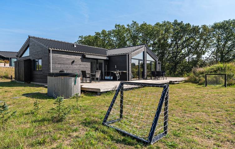 Ferienhaus für 13 Personen, mit Terrasse und Pool - 1