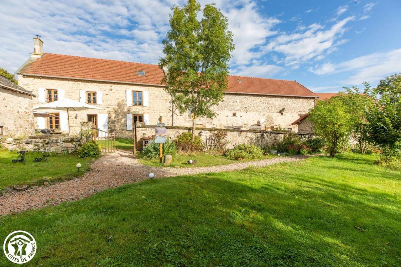 Three-Bedroom House in Saint-Priest-des-Champs, Puy-de-Dôme