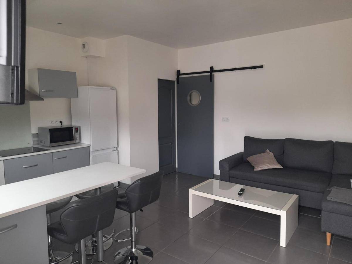 Appartement entier, One-Bedroom Apartment in Saint-Porchaire, Région de Saintes