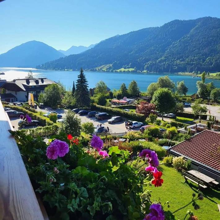 Ferienwohnung für 4 Personen, mit Ausblick und Seeblick sowie Garten am Weissensee