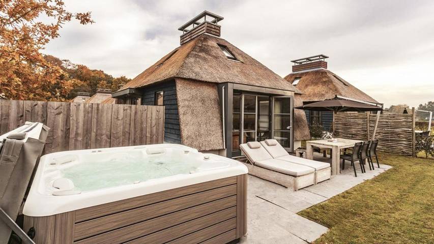 Ferienhaus für 6 Personen, mit Terrasse und Whirlpool sowie Garten und Sauna in Schoorl