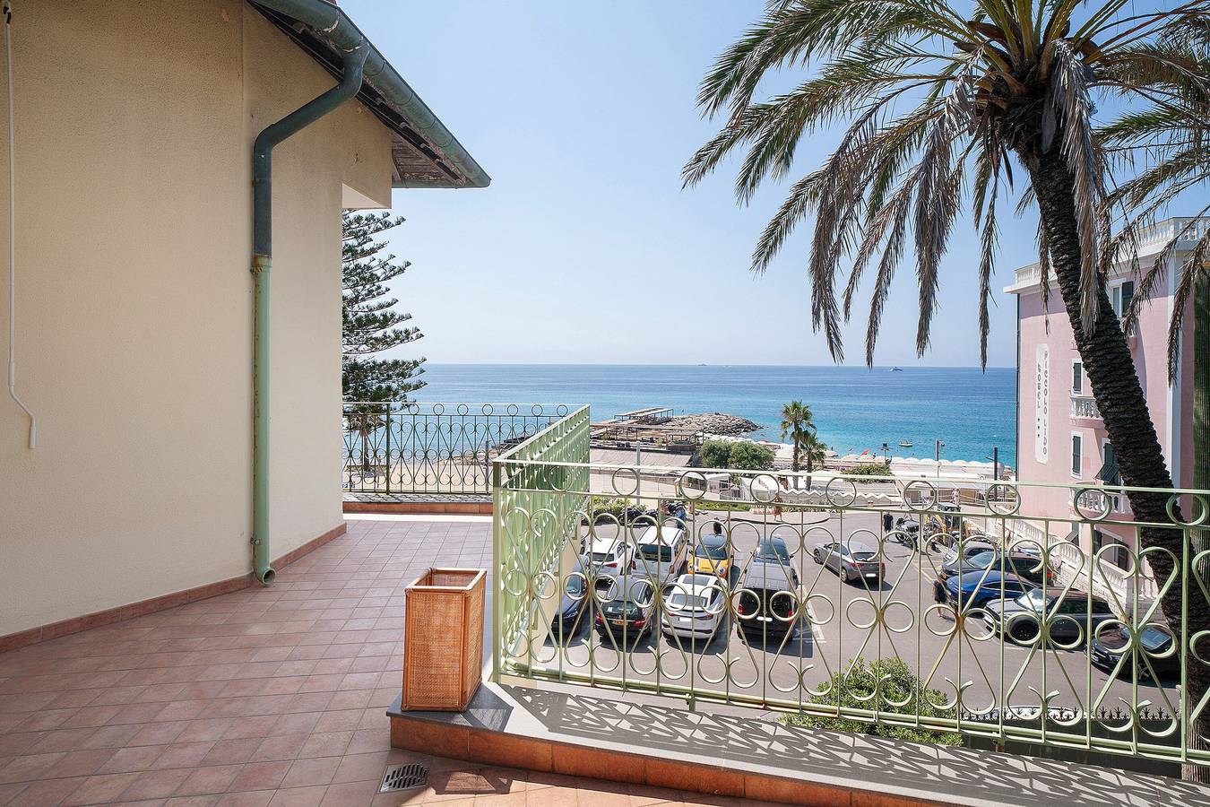 Apartamento 'Wonderful Flat By Sea Chez Monique' con vistas al mar, terraza privada y Wi-Fi in Bordighera, Riviera di Ponente