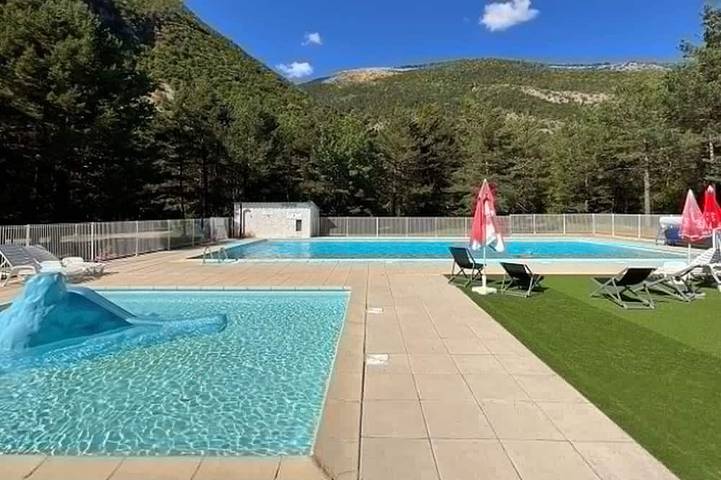 Gîte pour 6 personnes, avec piscine à La Roche-des-Arnauds - 4