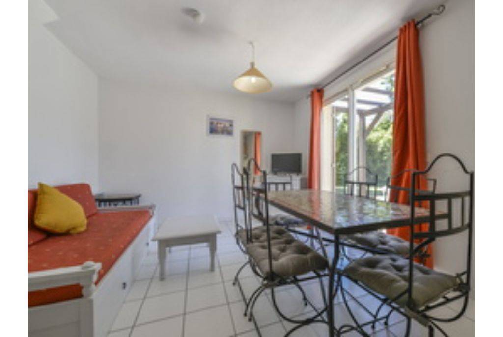 Appartement entier, Sun Hols Les Rives du Lac M3P6 in Saint-Saturnin-lès-Avignon, Vaucluse