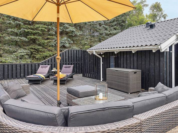 Ferienhaus für 7 Personen, mit Terrasse und Kinderpool sowie Pool und Sauna in Bratten - 4