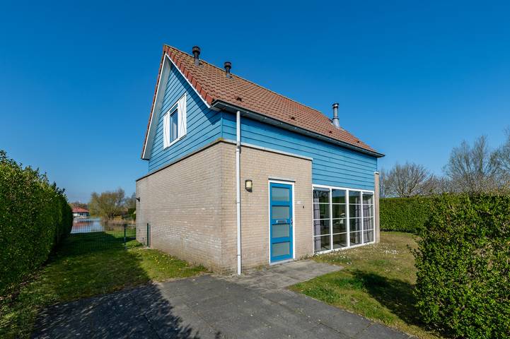 Villa für 6 Personen, mit Balkon/Terrasse und Seeblick sowie Terrasse und Sauna - 1