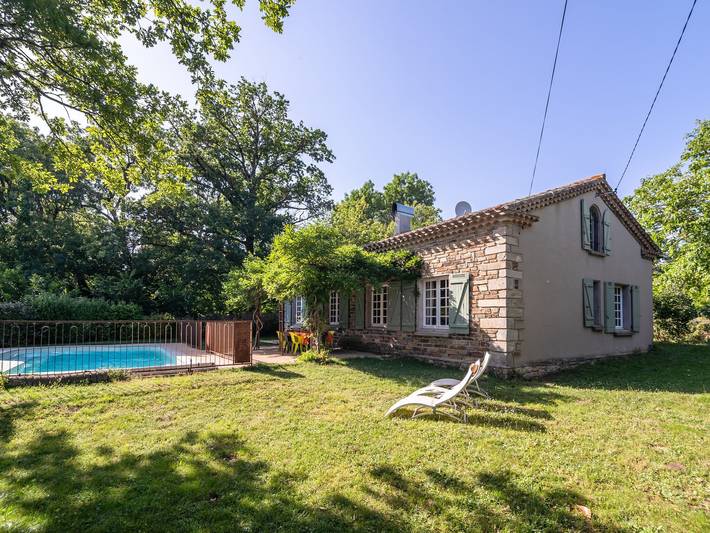 Villa pour 7 personnes, avec Terrasse ainsi que Jardin et Piscine dans Massif central