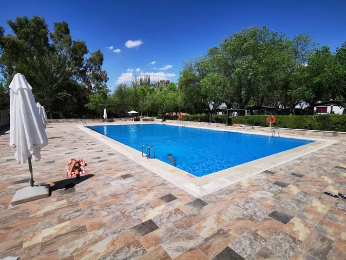 Camping para 3 personas, con piscina y terraza, Se admiten mascotas - 1