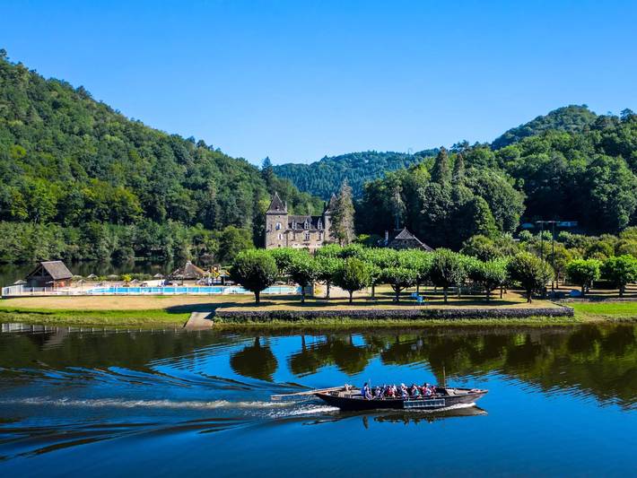 Camping pour 4 personnes, avec Terrasse et Vue à Argentat