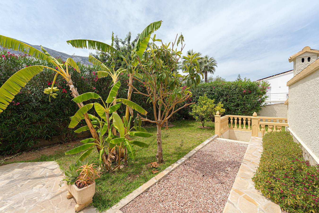 Villa 'Belmonte' con vistas a la montaña, Wi-Fi y aire acondicionado in Montgó, Dénia