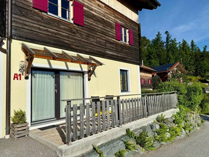 Ferienwohnung für 2 Personen, mit Ausblick und Pool sowie Garten in Pöllauberg