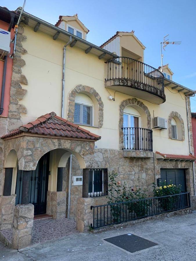 Casa rural para 4 personas, con vistas y balcón en Casas del Monte