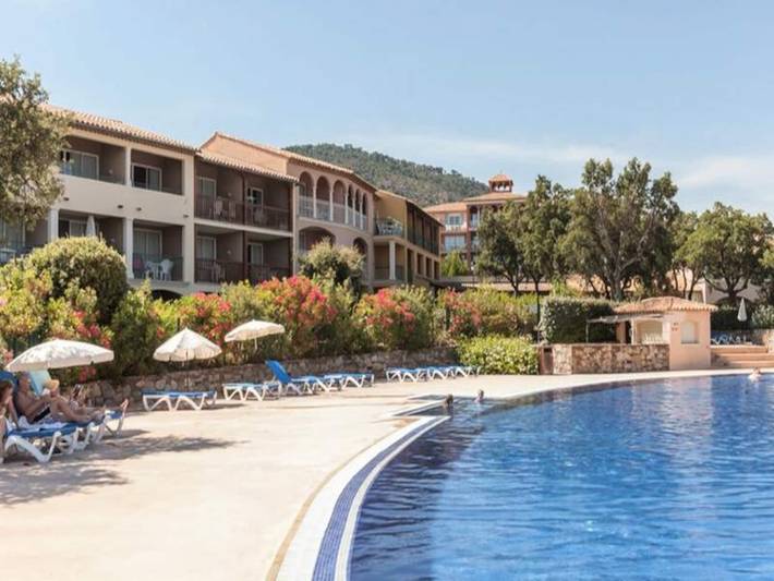 Appartement de vacances pour 6 personnes, avec jardin et piscine, animaux acceptés