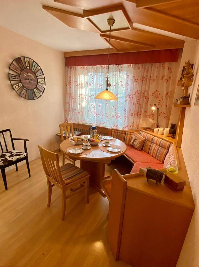 Ganze Wohnung, Apartment with Garden View in Ebensee, Bezirk Gmunden