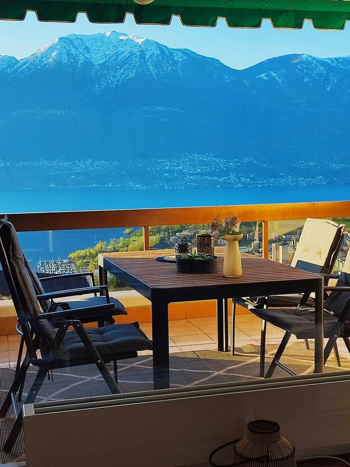 Ferienwohnung für 4 Personen, mit Balkon und Garten sowie Sauna und Seeblick in Orselina