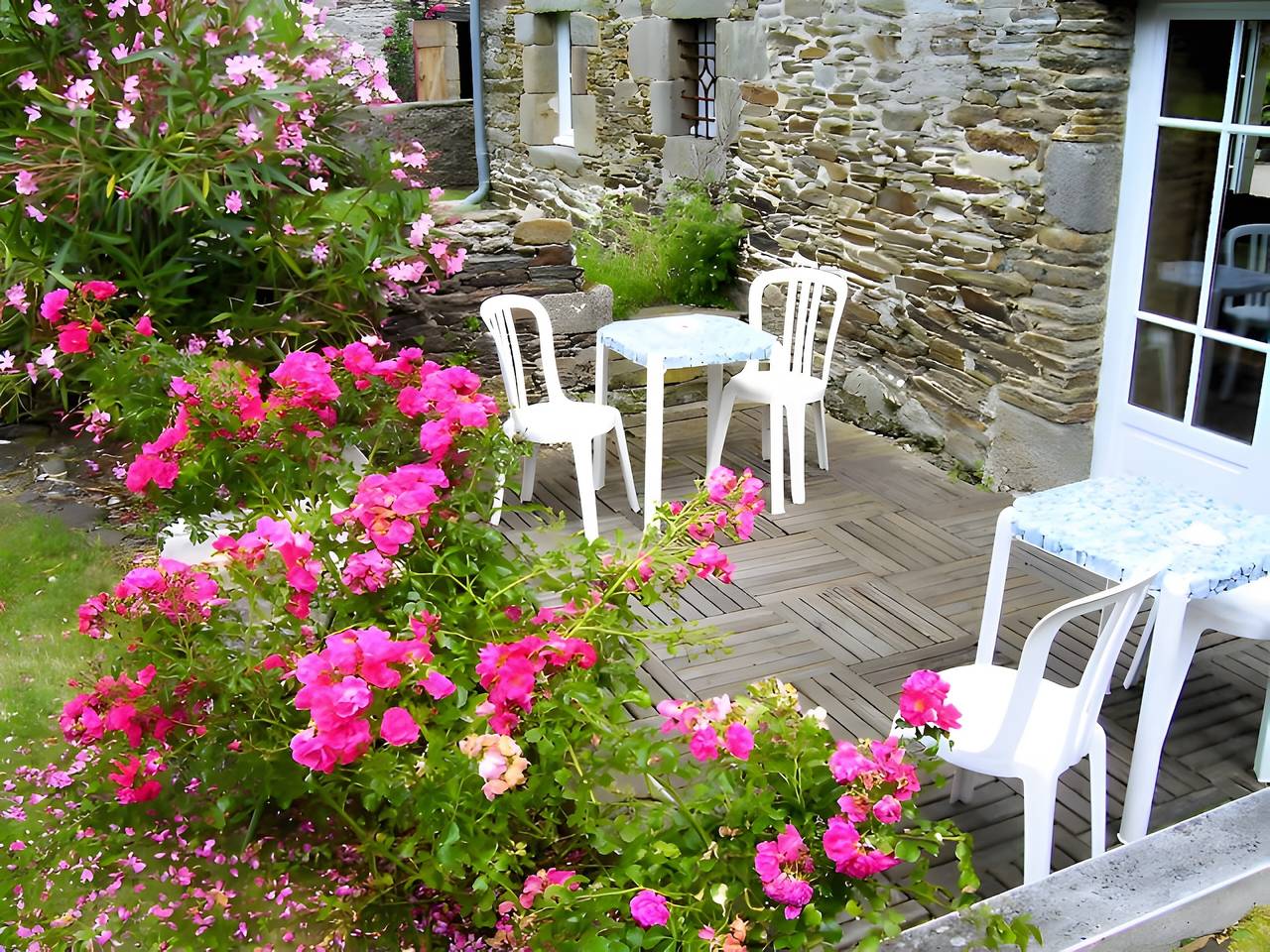 Gästezimmer „La Souricière - Les Pies“ mit gemeinsamer Terrasse, Garten und Wlan in Cancale, Mont-Saint-Michel-Bucht
