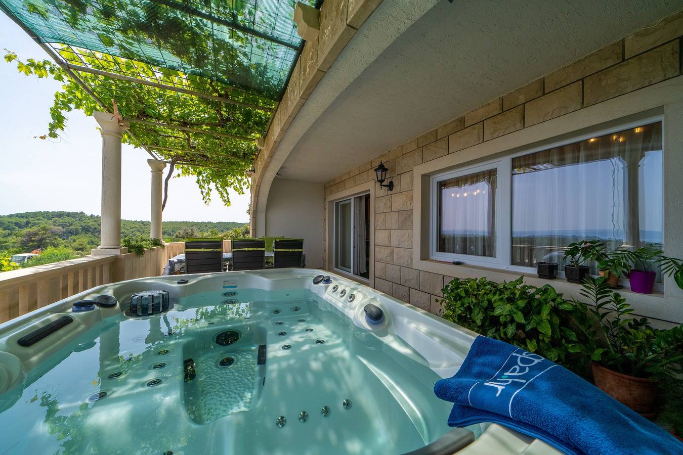 Ferienhaus für 6 Personen mit Meerblick in Selca, Povlija, Selca und Sumartin